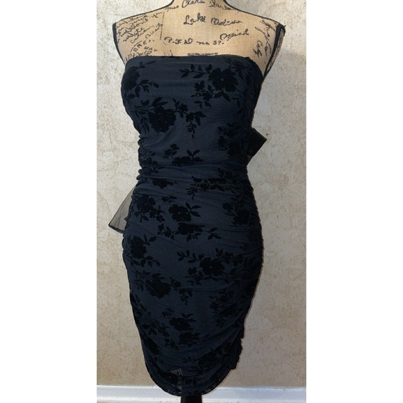 Windsor Flocked Velvet Black Back Bow Strapless Dress - Picture 2 of 7